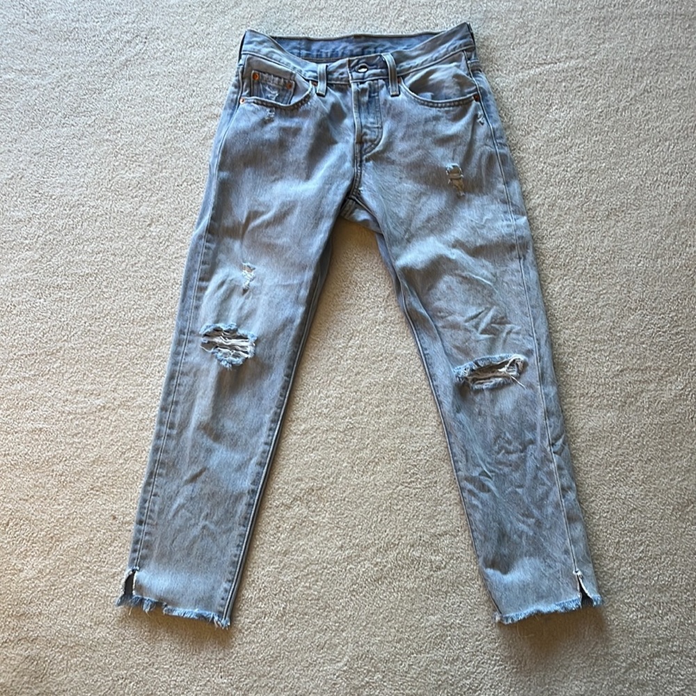 Levi 501 Distressed Cropped Tapered  jean in Bowie Wash - Picture 7 of 9